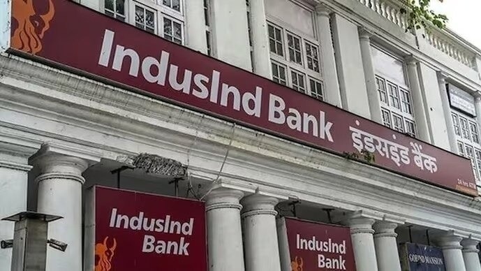 IndusInd Bank shares are trading lower than the 5 day, 10 day, 30 day but higher than the 20 day, 50 day, 100 day and 200 day moving averages.