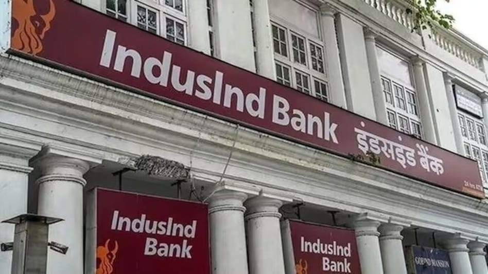 IndusInd Bank shares are trading lower than the 5 day, 10 day, 30 day but higher than the 20 day, 50 day, 100 day and 200 day moving averages. IndusInd Bank shares are trading lower than the 5 day, 10 day, 30 day but higher than the 20 day, 50 day, 100 day and 200 day moving averages.