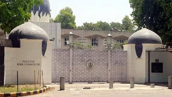 Delhi dismantles security barriers around Pakistan High Commission