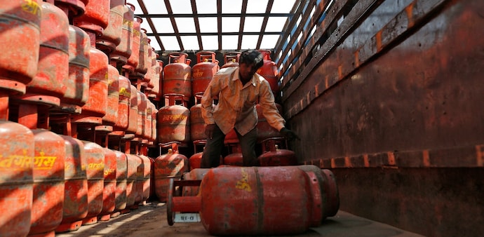 LPG, CNG, PNG prices on Aug 25: Check rates across major cities LPG, CNG, PNG prices on Aug 25: Check rates across major cities