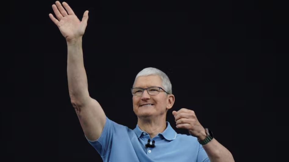 A New Era for Apple: Tim Cook Bids Farewell as John Ternus Takes the Helm