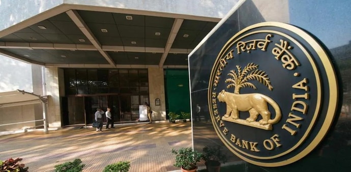 NBFCs with assets of ₹1,000 crore or more must register with RBI as Type I NBFCs, even without public funds or customer interface. NBFCs with assets of ₹1,000 crore or more must register with RBI as Type I NBFCs, even without public funds or customer interface.