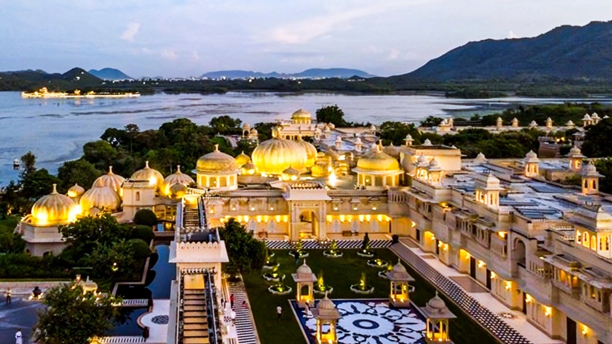 rajasthan udaipur delhi tourist family fraud bill payment