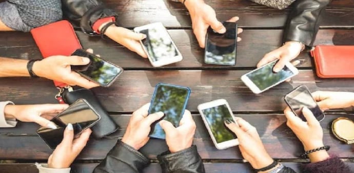 A toll-free 1800 number allows customers to call a business without paying for the call, while the business bears the incoming call costs. A toll-free 1800 number allows customers to call a business without paying for the call, while the business bears the incoming call costs.
