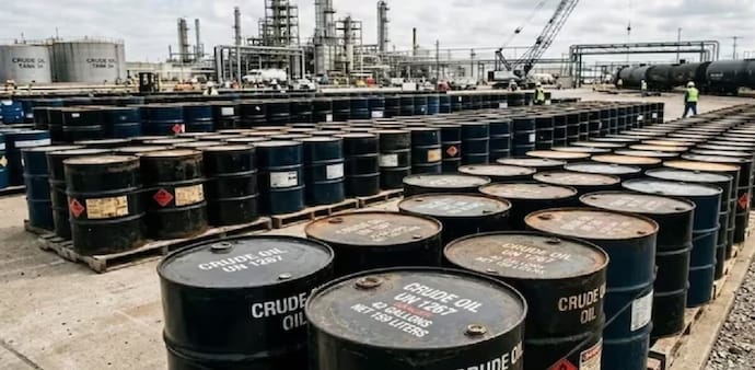 The UAE, which was Kenya’s dominant supplier at the beginning of the year, saw its shipments fall sharply from around 90,000 barrels per day (kb/d) in January to about 15,000 kb/d in August The UAE, which was Kenya’s dominant supplier at the beginning of the year, saw its shipments fall sharply from around 90,000 barrels per day (kb/d) in January to about 15,000 kb/d in August