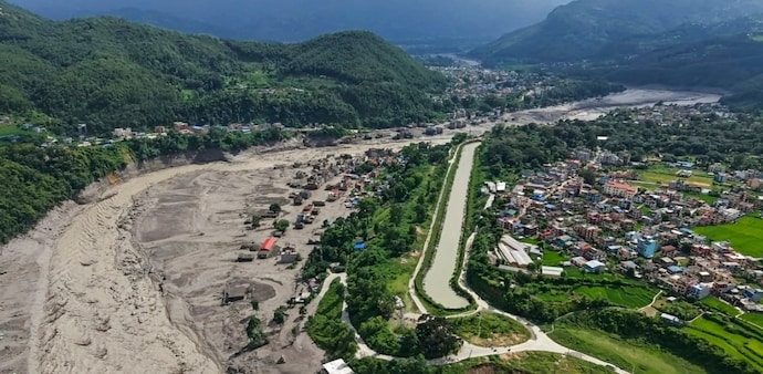 21 Tamil Nadu Indians rescued from Nepal flood crisis 21 Tamil Nadu Indians rescued from Nepal flood crisis