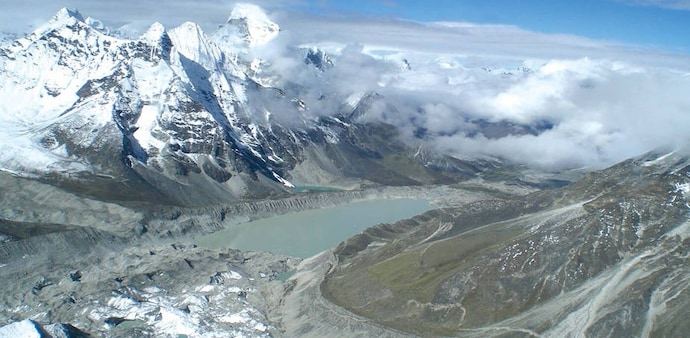 India sits directly downstream of several rivers originating on or around the Tibetan Plateau, making changes in the region particularly important. India sits directly downstream of several rivers originating on or around the Tibetan Plateau, making changes in the region particularly important.