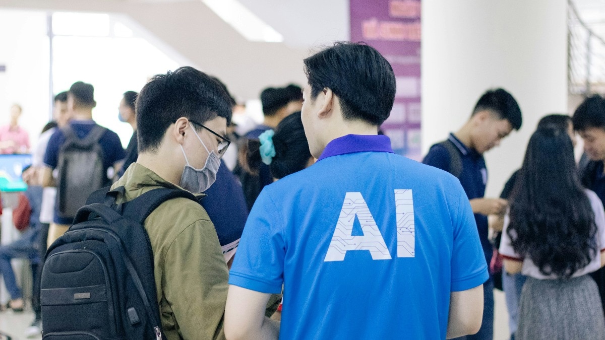 The report highlights AI expertise, critical thinking, human verification, transdisciplinary skills, cybersecurity and human-AI collaboration as key emerging skills.