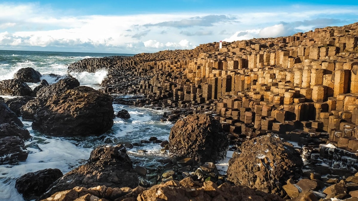 Over the past decade, the ritual of wedging metal into the rock accelerated. Visitors pressed coins into natural gaps, occasionally using loose stones to hammer them deeper out of reach.