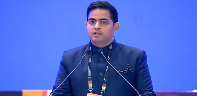 Following a corporate restructuring in November 2019, Reliance Jio became a subsidiary of Jio Platforms. Following a corporate restructuring in November 2019, Reliance Jio became a subsidiary of Jio Platforms.