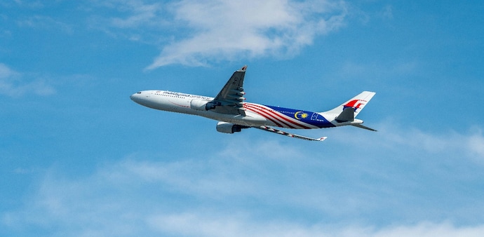 Airport authorities declared a full emergency as the aircraft returned safely to Chennai. Airport authorities declared a full emergency as the aircraft returned safely to Chennai.