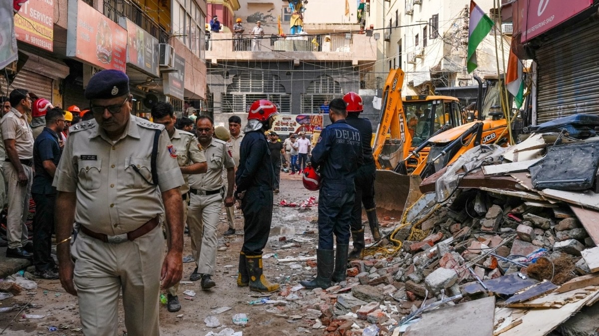 The building came down at around 1.30 pm on Sunday while repair work was underway, trapping students and workers under the debris.