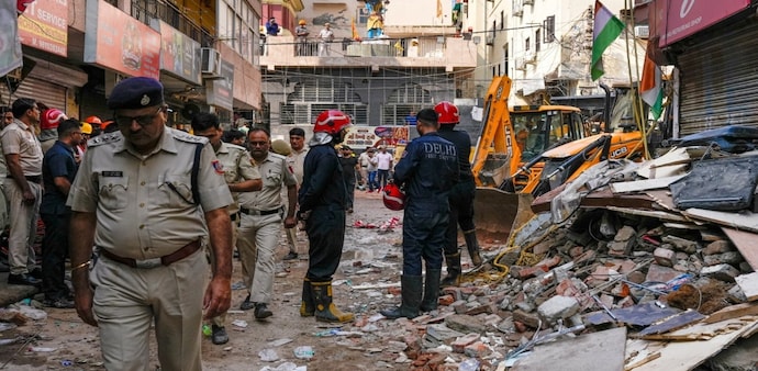 The building came down at around 1.30 pm on Sunday while repair work was underway, trapping students and workers under the debris. The building came down at around 1.30 pm on Sunday while repair work was underway, trapping students and workers under the debris.