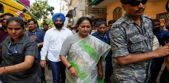 While handing over cheques to the families of the injured at AIIMS Trauma Centre, Gupta added that the Delhi government would bear their entire treatment costs. While handing over cheques to the families of the injured at AIIMS Trauma Centre, Gupta added that the Delhi government would bear their entire treatment costs.