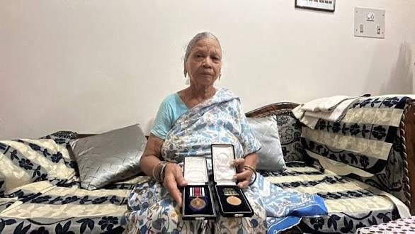 Savitri Saxena had brought her son's Shaurya Chakra to a grievance camp and offered to return it after years of trying to pursue the matter.