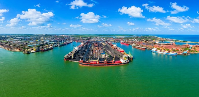 Paradip is located close to a mineral-rich hinterland and major steel-producing facilities, making it an important gateway for bulk commodities. Paradip is located close to a mineral-rich hinterland and major steel-producing facilities, making it an important gateway for bulk commodities.