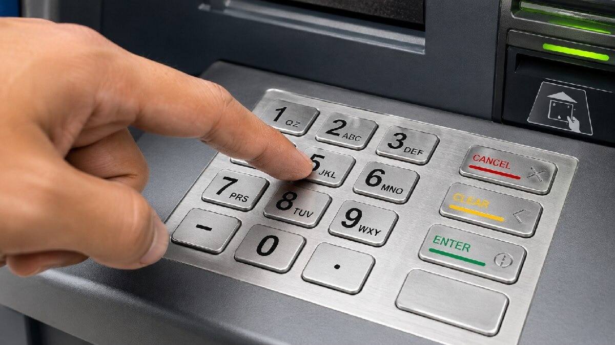 ATM के कीपैड लोहे के क्यों होते हैं? (Photo:AI)