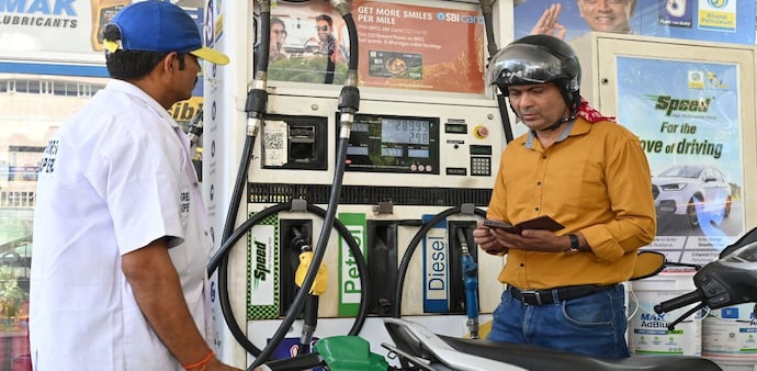 Brent crude futures for November delivery hit a high of $101.94 per barrel earlier today as the shipping choke points are threatening the global crude flows. Brent crude futures for November delivery hit a high of $101.94 per barrel earlier today as the shipping choke points are threatening the global crude flows.