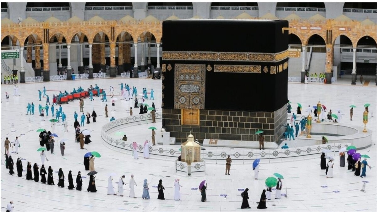 The alert in Mecca was the first of its kind in history and came after the kingdom was repeatedly targeted by the Iran-backed Houthis in recent days.