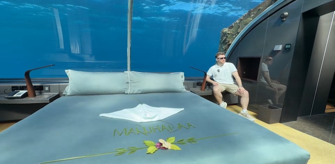 $18,000 Underwater Hotel Room in indian ocean $18,000 Underwater Hotel Room in indian ocean