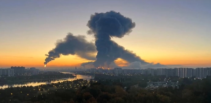 Moscow Mayor Sergei Sobyanin stated that 450 of the incoming drones were intercepted while en route to the capital. Moscow Mayor Sergei Sobyanin stated that 450 of the incoming drones were intercepted while en route to the capital.