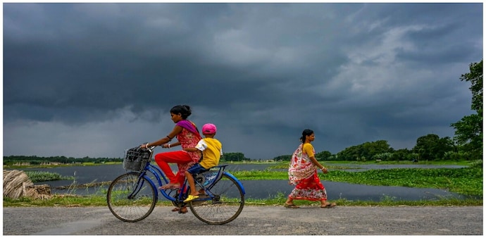 The Southwest Monsoon withdrawal is progressing, with conditions favourable for further withdrawal from parts of Rajasthan, Punjab and Saurashtra & Kutch over the next two to three days. The Southwest Monsoon withdrawal is progressing, with conditions favourable for further withdrawal from parts of Rajasthan, Punjab and Saurashtra & Kutch over the next two to three days.