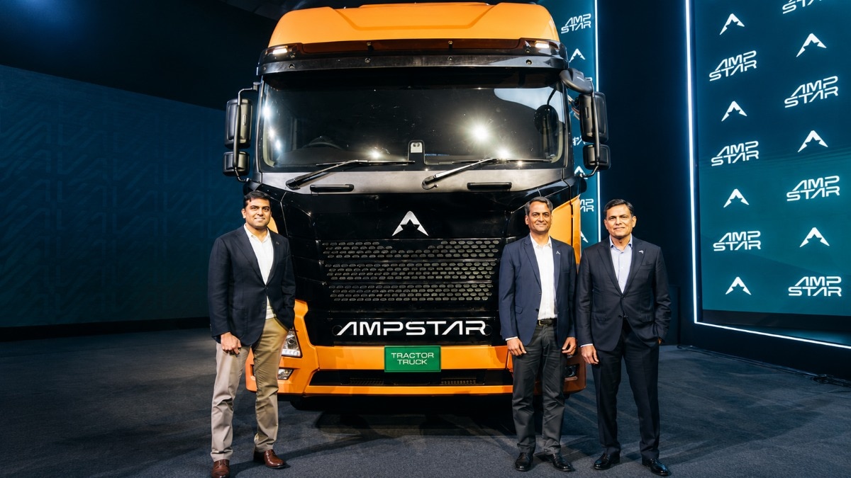 The company unveiled a 55-tonne electric tractor-trailer along with three electric bus models: a 9-metre city bus, a 12-metre city bus and a 12-metre staff bus.