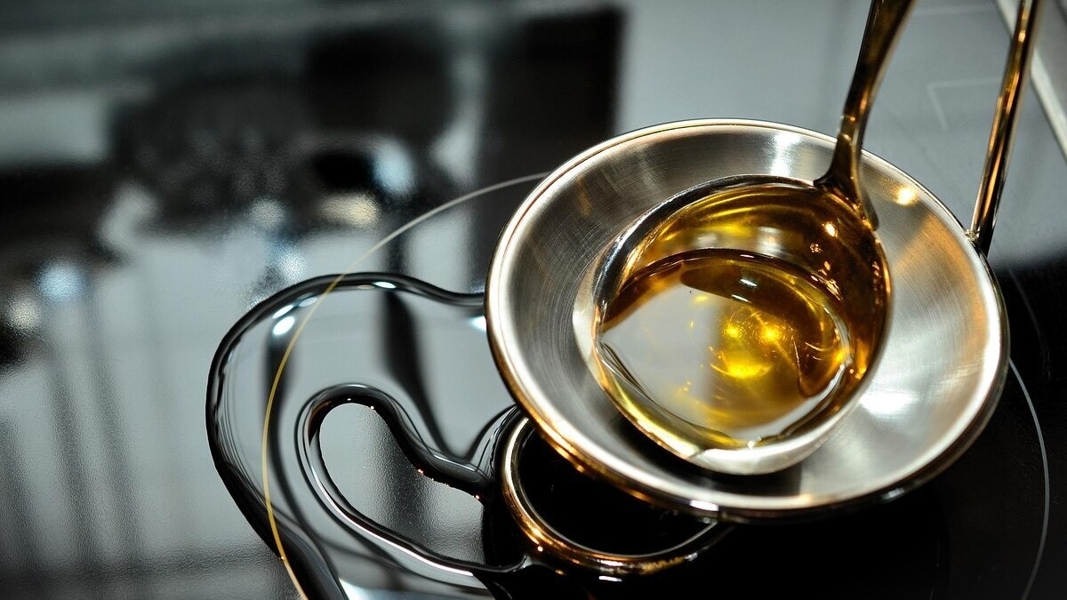 Govt cuts customs duty on edible oil ahead of festive season