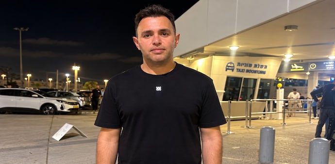 The dentist said he believes the treatment helped save the pilot’s life. The dentist said he believes the treatment helped save the pilot’s life.