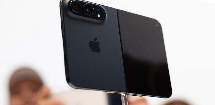iPhone Duo is expected to gain much traction during first sales. iPhone Duo is expected to gain much traction during first sales.