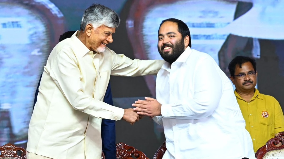 Andhra Pradesh CM N Chandrababu Naidu and Reliance ED Anant Ambani at the unveiling of the foundation plaques for the Global Horticulture Hub and Indian School of Agriculture.