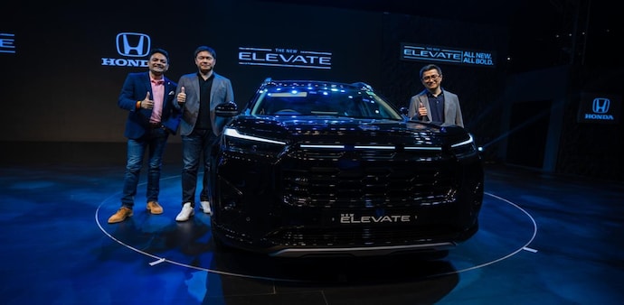 The new Elevate features a redesigned front fascia with a Bold Mesh Grille, tri-bar LED position lights, gloss-black styling elements and new 17-inch diamond-cut alloy wheels. The new Elevate features a redesigned front fascia with a Bold Mesh Grille, tri-bar LED position lights, gloss-black styling elements and new 17-inch diamond-cut alloy wheels.