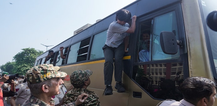 The protest had been scheduled to begin at 10.30 am, but police and paramilitary personnel prevented participants from reaching the designated area. The protest had been scheduled to begin at 10.30 am, but police and paramilitary personnel prevented participants from reaching the designated area.