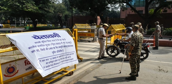Central Delhi is facing severe traffic disruptions for a second consecutive day today as stringent restrictions and diversions came into force following the CJP's renewed call for protests demanding the removal of CEC Gyanesh Kumar. Central Delhi is facing severe traffic disruptions for a second consecutive day today as stringent restrictions and diversions came into force following the CJP's renewed call for protests demanding the removal of CEC Gyanesh Kumar.