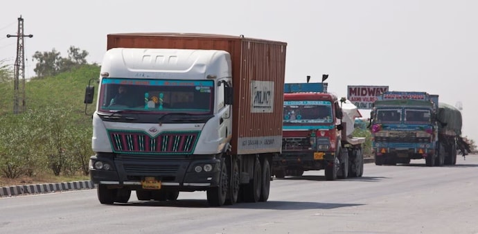 The truck, bearing a Uttar Pradesh registration number, was stopped for checking by assistant sub-inspector Prashant, the traffic zonal officer at Bilaspur Chowk on Tuesday. The truck, bearing a Uttar Pradesh registration number, was stopped for checking by assistant sub-inspector Prashant, the traffic zonal officer at Bilaspur Chowk on Tuesday.