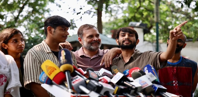 Rahul Gandhi has been asked to explain his actions by the Supreme Court Rahul Gandhi has been asked to explain his actions by the Supreme Court