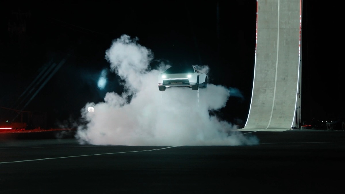 Specifically, the redesigned Roadster features SpaceX-developed cold-gas thrusters mounted to the bottom of the vehicle.