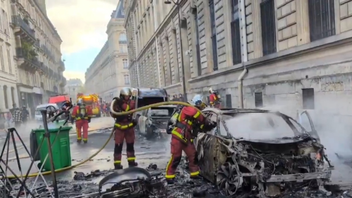 The inferno in Limoges was part of a broader, chaotic weekend that saw an estimated 500,000 to 800,000 people take to the streets across the country.