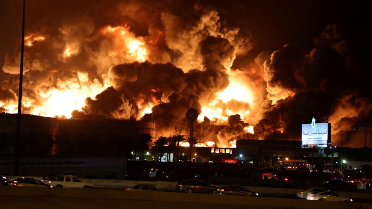 People have been advised not to leave their homes or buildings until the danger has passed. 