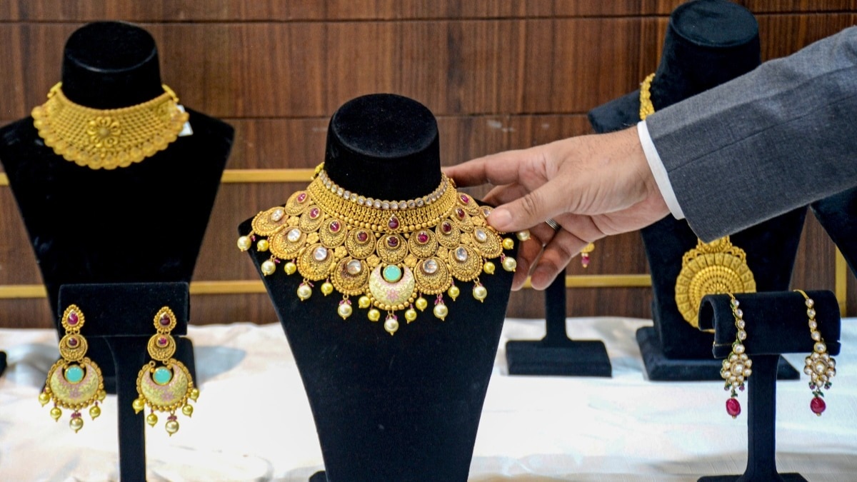 Prices in India remain anchored by international spot bullion trends, USD/INR currency dynamics, and anticipatory retail demand ahead of peak festival shopping.