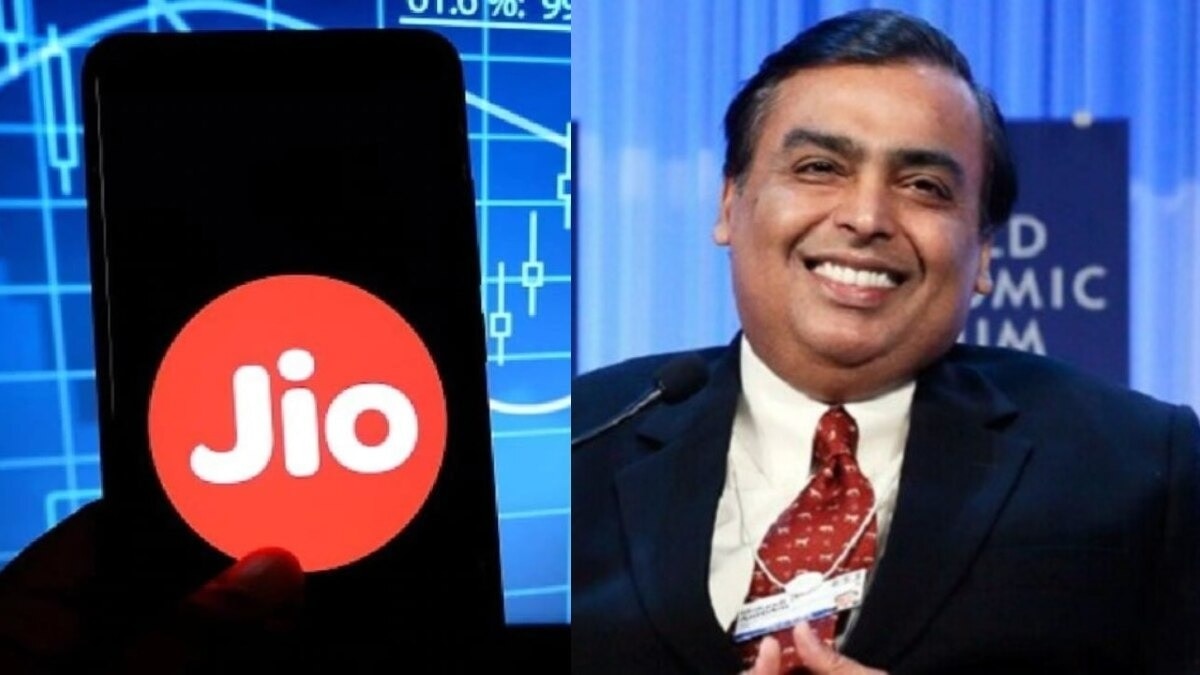 RIL shares trade above the 5 day, 10 day, 20 day but lower than the 30 day, 50 day, 100 day and 200 day moving averages.