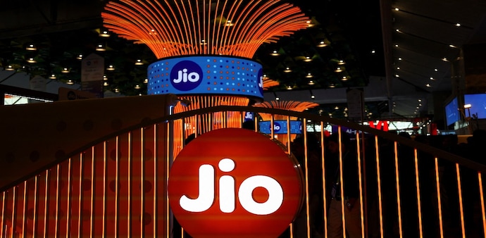 Jio Platforms’ ₹30,213 crore IPO was fully subscribed in 100 minutes, setting a record among India’s mega-IPOs and eclipsing Hyundai Motor India’s ₹27,870 crore issue. Jio Platforms’ ₹30,213 crore IPO was fully subscribed in 100 minutes, setting a record among India’s mega-IPOs and eclipsing Hyundai Motor India’s ₹27,870 crore issue.