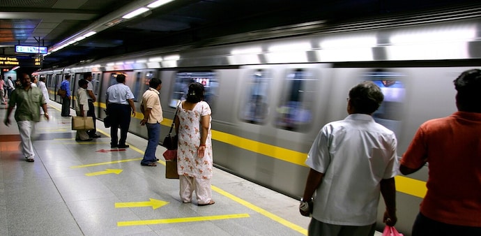 Delhi recorded the highest average monthly expenditure on commuting among the states and regions listed in the survey, at ₹2,081. Haryana followed at ₹1,344. Delhi recorded the highest average monthly expenditure on commuting among the states and regions listed in the survey, at ₹2,081. Haryana followed at ₹1,344.