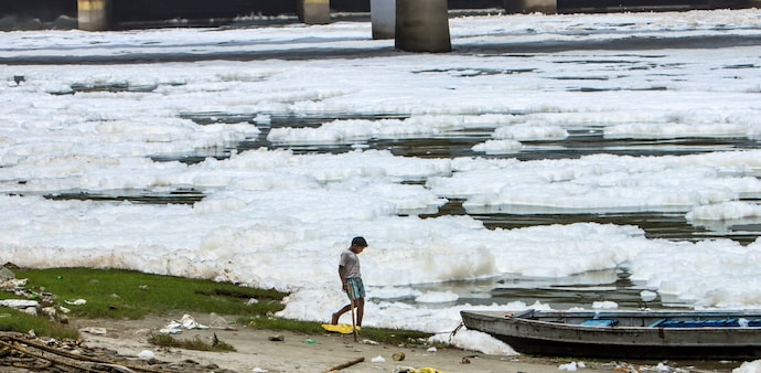 The return of the foam comes days after Delhi Chief Minister Rekha Gupta spoke about the government’s efforts to restore the Yamuna. The return of the foam comes days after Delhi Chief Minister Rekha Gupta spoke about the government’s efforts to restore the Yamuna.