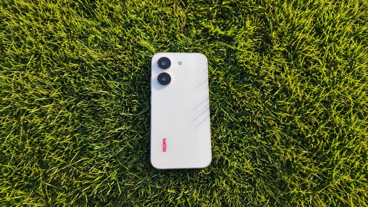 Redmi Turbo 5 packs a premium design, powerful performance, a 120Hz display and a 7,540mAh battery.