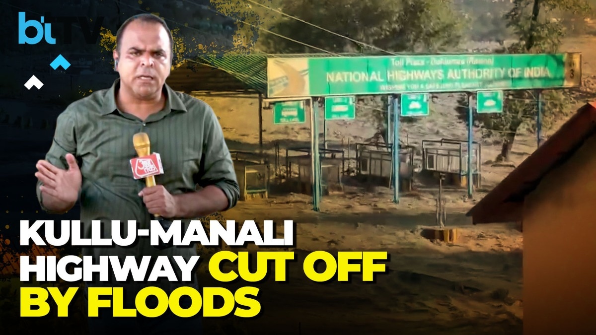 #ViralVisuals | Flood Chaos In Kullu-Manali Highway's Toll Plaza