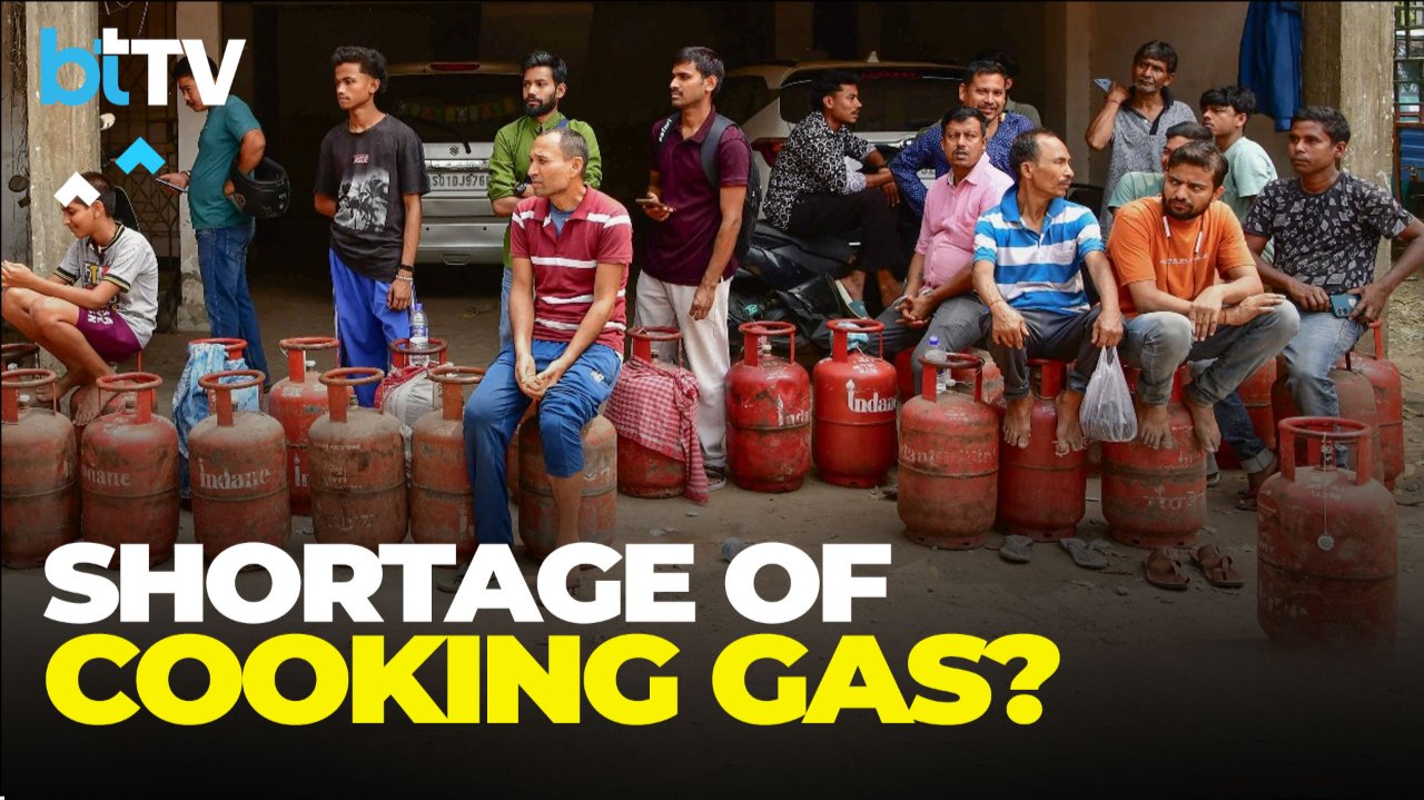 India LPG Shortage: Long Queues, Delayed Deliveries & Street Vendors Hit By Cylinder Crisis