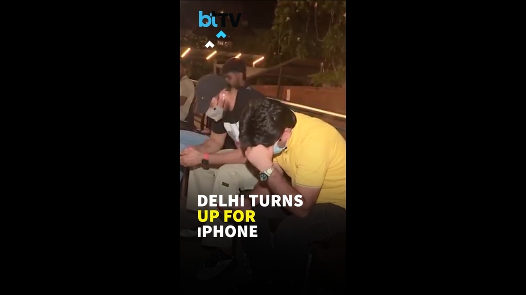 iPhone 18 Pro Sale: Huge Crowd Gathers Outside Apple Store In Delhi&rsquo;s Saket