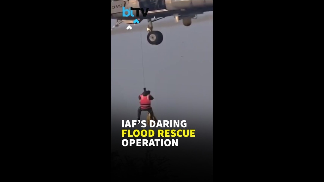 IAF&rsquo;s Daring Flood Rescue: 12 Civilians Save