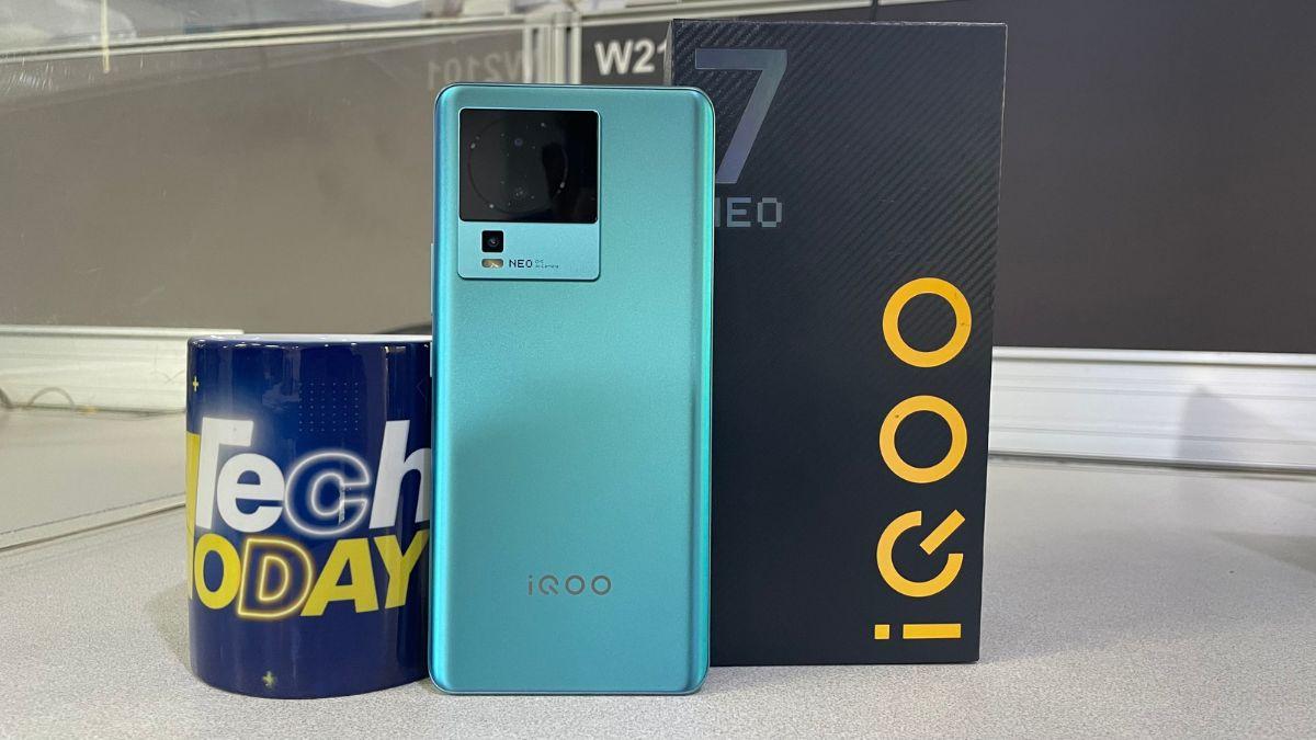 The iQOO Neo 7 is a promising smartphone in the price range of Rs 30,000
